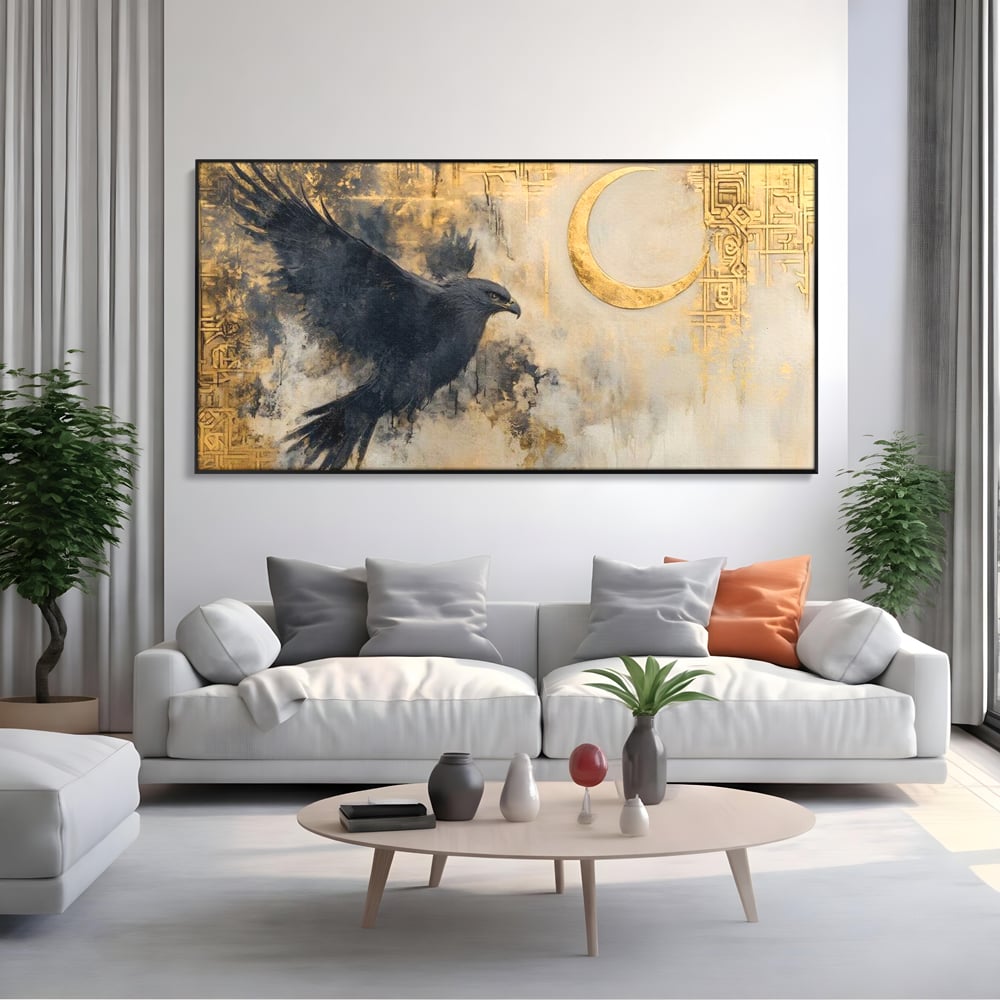 Tablou canvas cu tablou canvas cu vultur si semiluna aurie, in rama de aluminiu negru, pe perete intr-un living